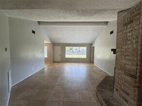 2815 Fir Crest Ct in Stafford, TX - Foto de edificio - Building Photo