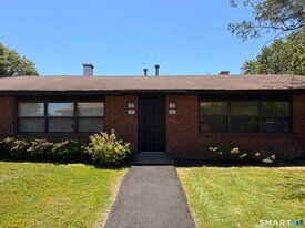44 Montoya Cir in Branford, CT - Building Photo