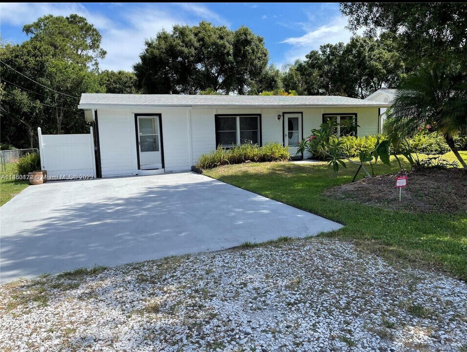 5000 Garner St in Fort Pierce, FL - Building Photo