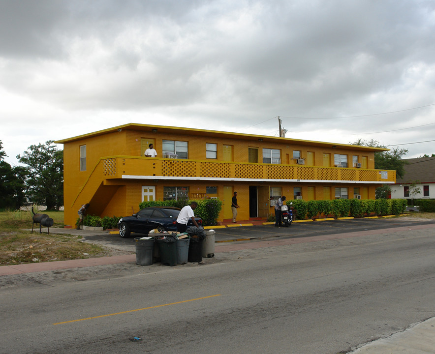 2550 NW 8th St in Fort Lauderdale, FL - Building Photo