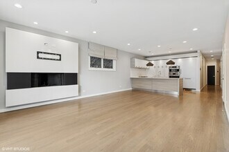 927 N Damen Ave in Chicago, IL - Building Photo - Building Photo