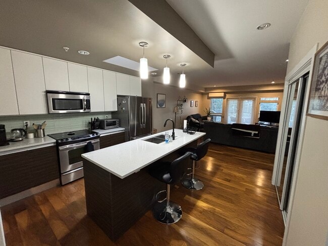 property at 1008 Tillicum Rd