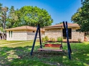 12112 Shetland Chase in Austin, TX - Building Photo - Building Photo