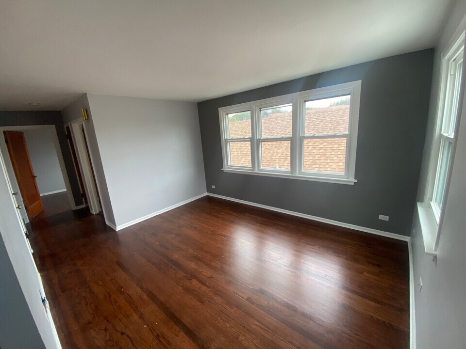 1325 Clarence Ave, Unit 2 in Berwyn, IL - Building Photo