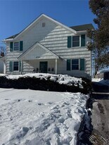 60 Bay Ave in Patchogue, NY - Building Photo