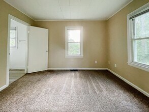 423 E Dartmouth Ave in Muncie, IN - Foto de edificio - Building Photo