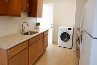 7458 Lockwood St, Unit 7458 Lockwood st in Oakland, CA - Foto de edificio - Building Photo