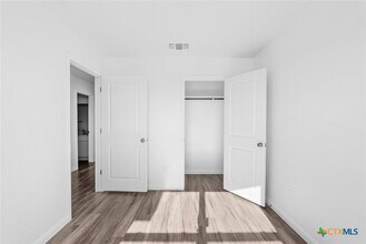 5801 Betty Lou Dr in Killeen, TX - Building Photo - Building Photo