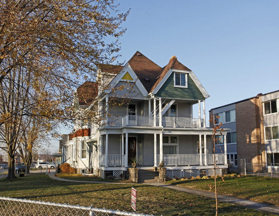 410 W Forest Ave in Ypsilanti, MI - Building Photo