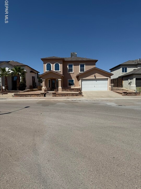 3737 Tierra Campa Dr in El Paso, TX - Foto de edificio