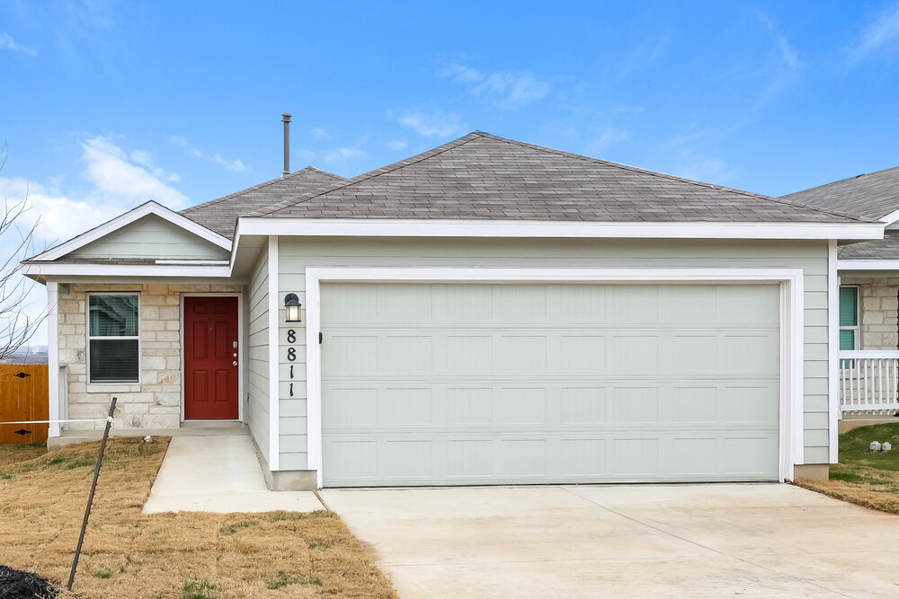 8811 Barrow Path in Converse, TX - Building Photo