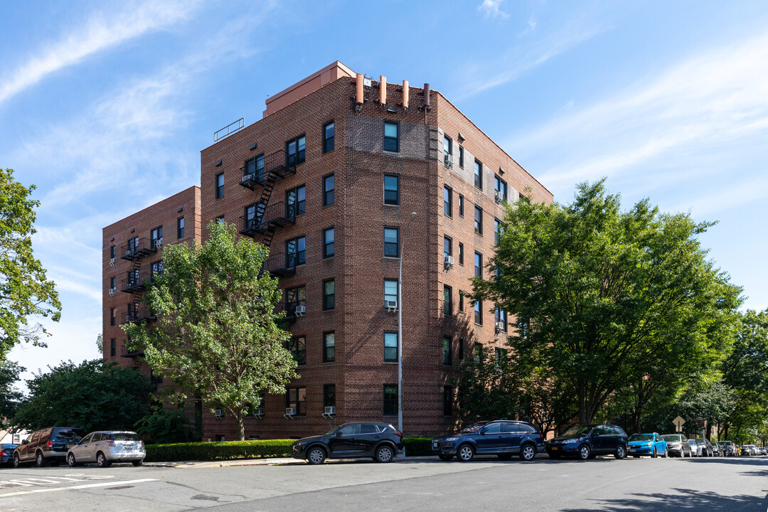 3840 Greystone Ave in Bronx, NY - Building Photo