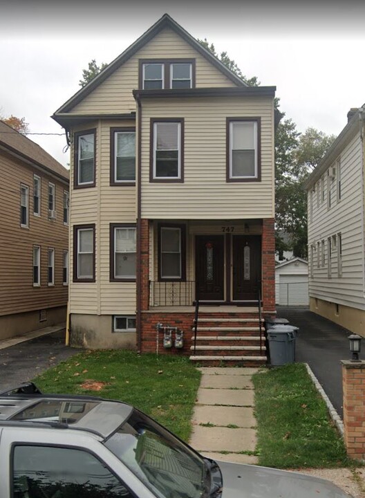747 Adams Ave, Unit 1stFloor in Elizabeth, NJ - Building Photo