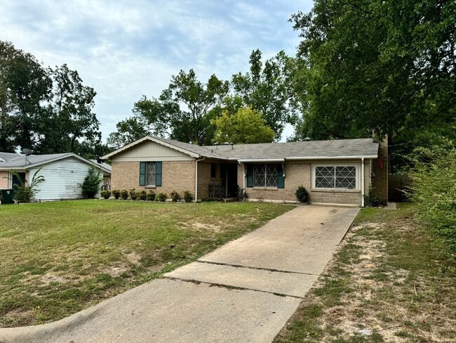 2321 McKenzie Dr in Tyler, TX - Building Photo - Building Photo