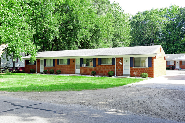 Scofield Apartments in Harrison Township, MI - Building Photo - Primary Photo