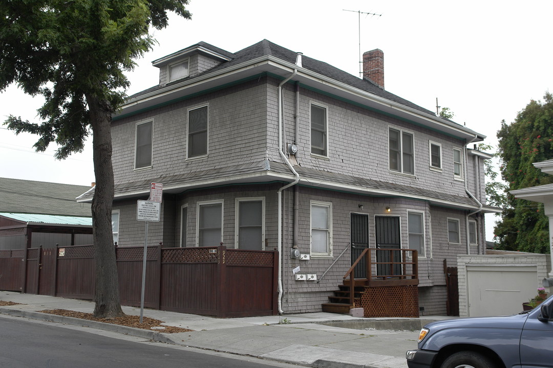 929 E 24th St in Oakland, CA - Foto de edificio