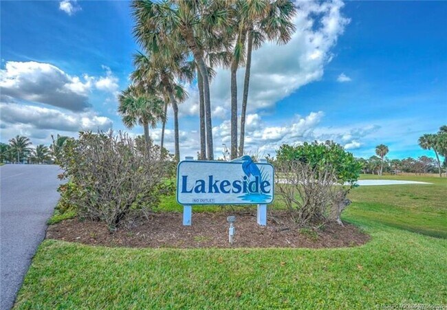 5539 NE Gulfstream Way in Stuart, FL - Building Photo - Building Photo