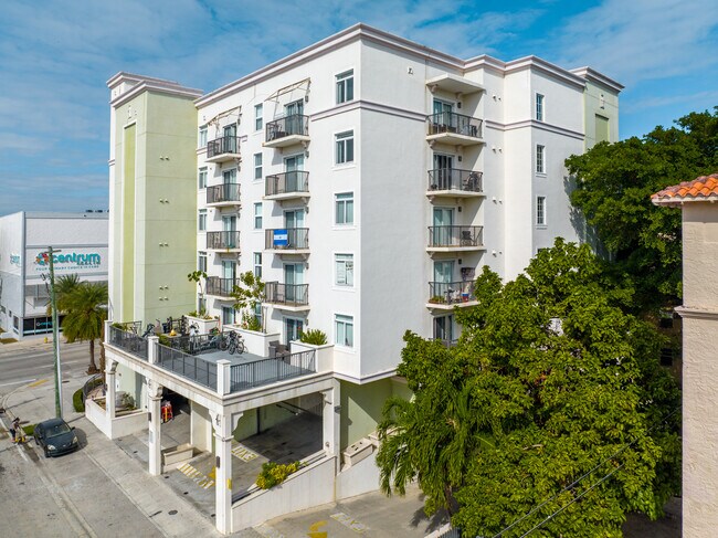 Monserrate Apartments in Miami, FL - Building Photo - Building Photo