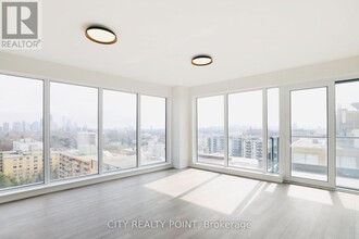 2525-2525 Bathurst St in Toronto, ON - Building Photo - Building Photo