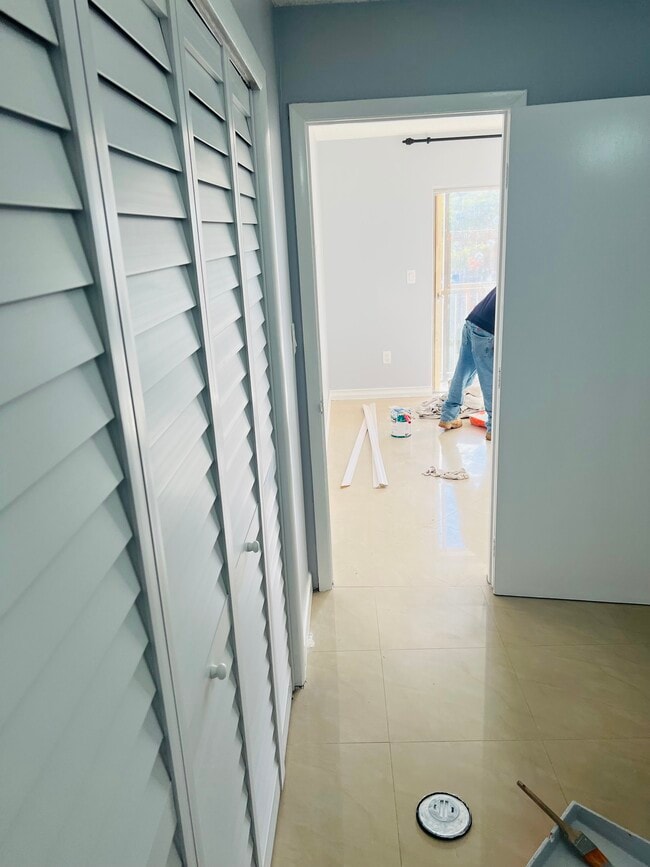 4707 NW 7th St, Unit Pedry in Miami, FL - Building Photo - Building Photo