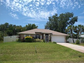195 Columbia Rd in Venice, FL - Building Photo
