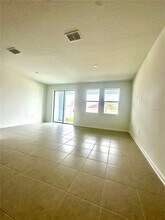 355 Sol Vis Dr in Dundee, FL - Building Photo - Building Photo