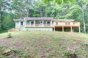 114 S US 19e Hwy in Newland, NC - Building Photo