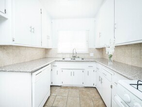 2469 S. Robertson Blvd in Los Angeles, CA - Building Photo - Interior Photo