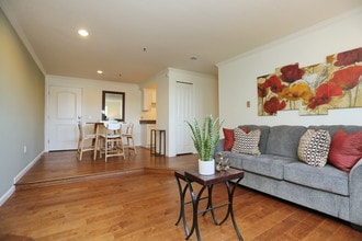 The Ballinger in Shoreline, WA - Building Photo - Interior Photo