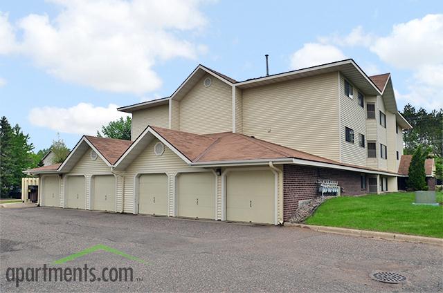 The Grove of White Bear Lake in White Bear Lake, MN - Foto de edificio - Building Photo