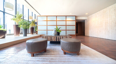 5445 N Sheridan Rd, Unit 2402 in Chicago, IL - Building Photo - Building Photo