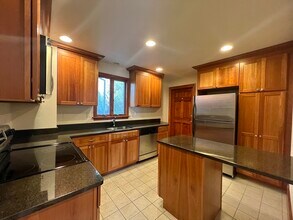 584 Humphrey St in Swampscott, MA - Building Photo - Building Photo