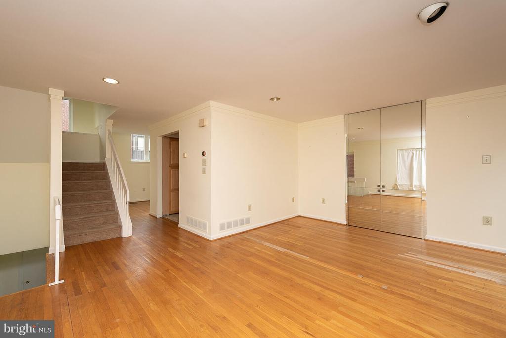 821 Lombard St in Philadelphia, PA - Building Photo