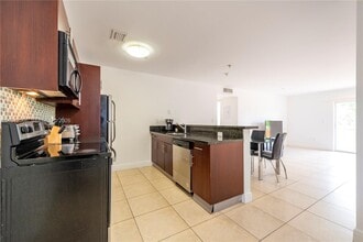 4147 Stirling Rd in Fort Lauderdale, FL - Foto de edificio - Building Photo