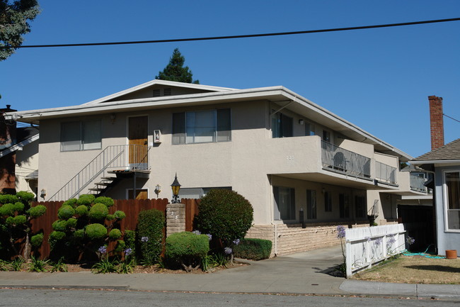 225 Grand Blvd in San Mateo, CA - Building Photo - Building Photo