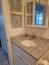 75 Neptune St in Jamestown, RI - Foto de edificio - Building Photo