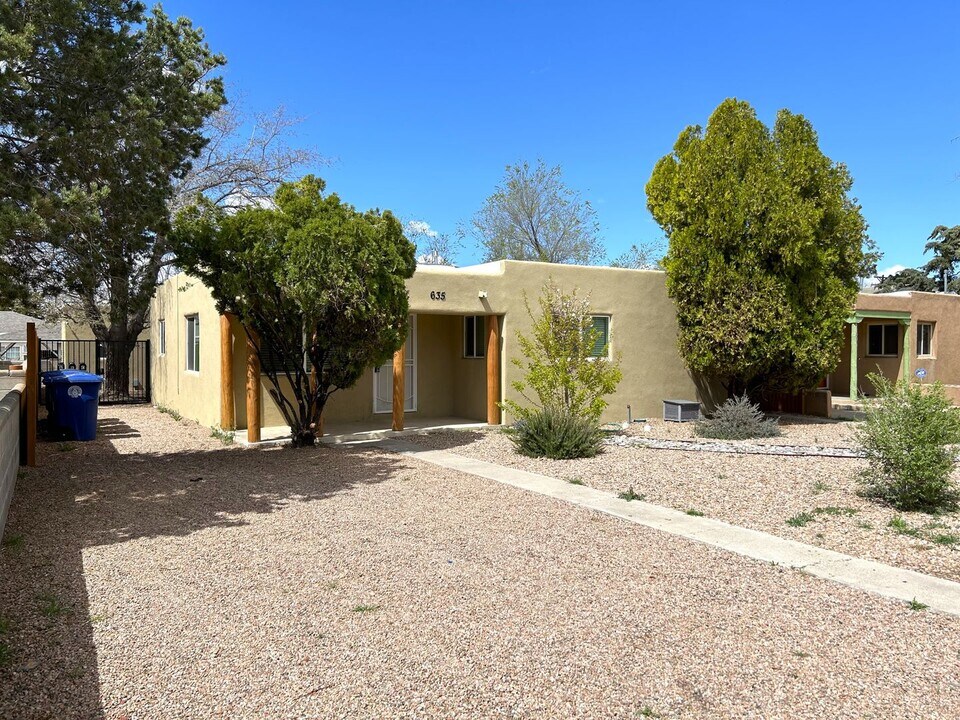 635 Adams St NE in Albuquerque, NM - Building Photo