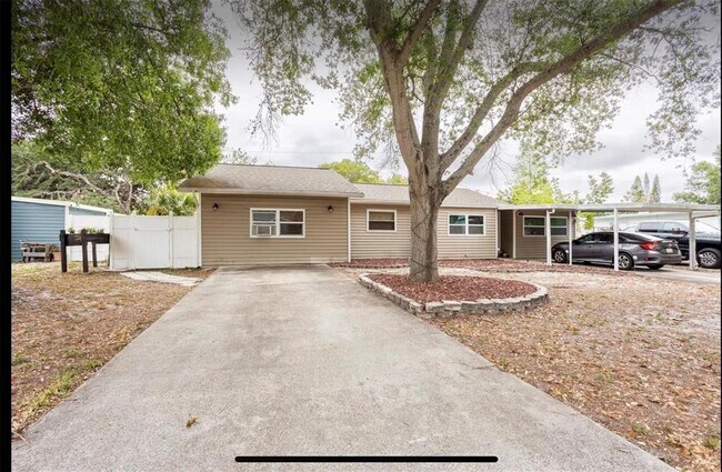 6718 Kingswood Dr N in St. Petersburg, FL - Building Photo - Building Photo