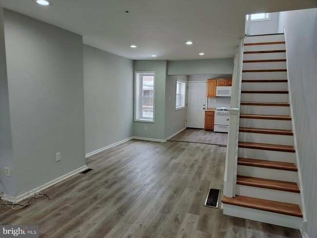 property at 2143 S Beechwood St