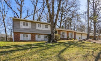 6555 Williamson Dr NE in Atlanta, GA - Building Photo