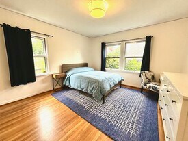 4621 NE Royal Ct in Portland, OR - Building Photo