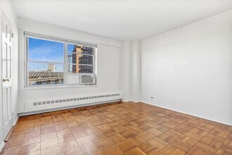 570 Grand St in New York, NY - Building Photo - Building Photo