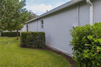 2589 Bella Vista Cir in Vero Beach, FL - Building Photo - Building Photo
