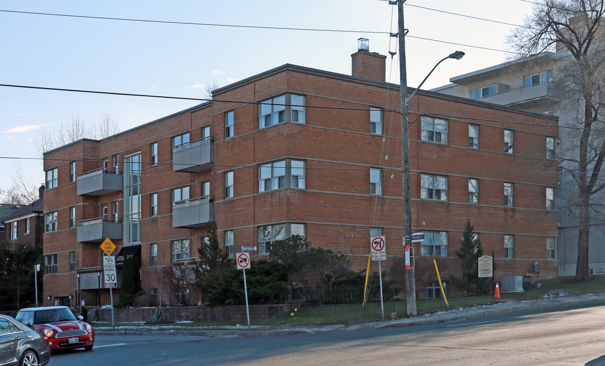 1911 Bayview Ave in Toronto, ON - Building Photo