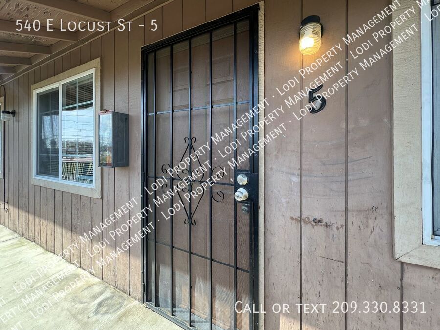 540 Locust St in Lodi, CA - Building Photo