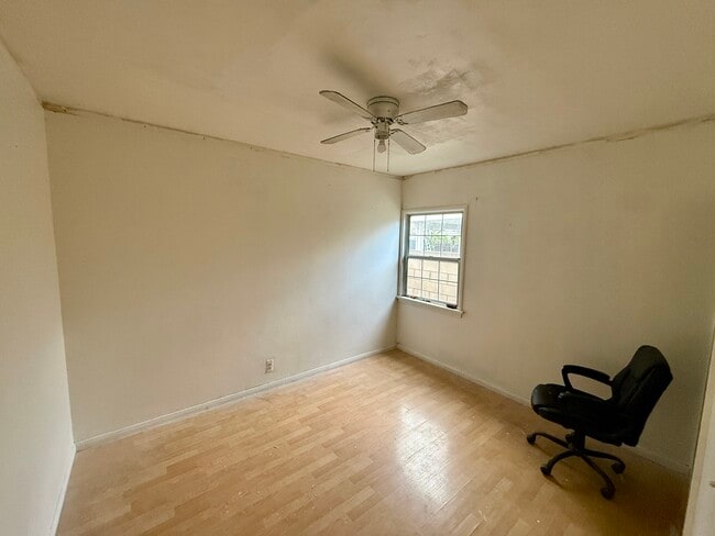 707 N Baker St in Santa Ana, CA - Foto de edificio - Building Photo