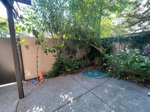 2254 Woodside Ln in Sacramento, CA - Building Photo - Building Photo