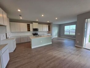 2212 Sienna Spruce St in Wesley Chapel, FL - Building Photo - Building Photo