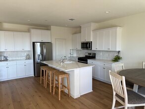 8307 Basalt St in Bakersfield, CA - Building Photo - Building Photo