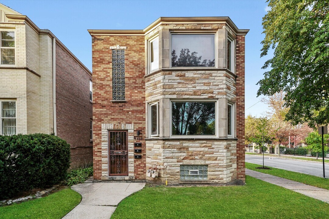5400 W Berteau Ave in Chicago, IL - Building Photo